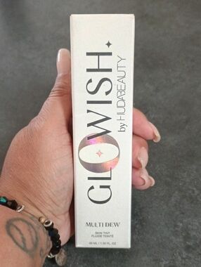 HUDA BEAUTY GloWish Multi Dew Skin Tint - Light Tan